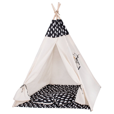 Namiot Tipi czarny w chmury